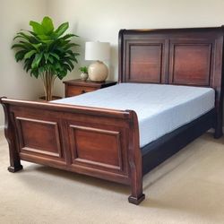 Beautiful Queen Vaughan-Bassett Sleigh Bed Frame w/ Mattress and Boxspring