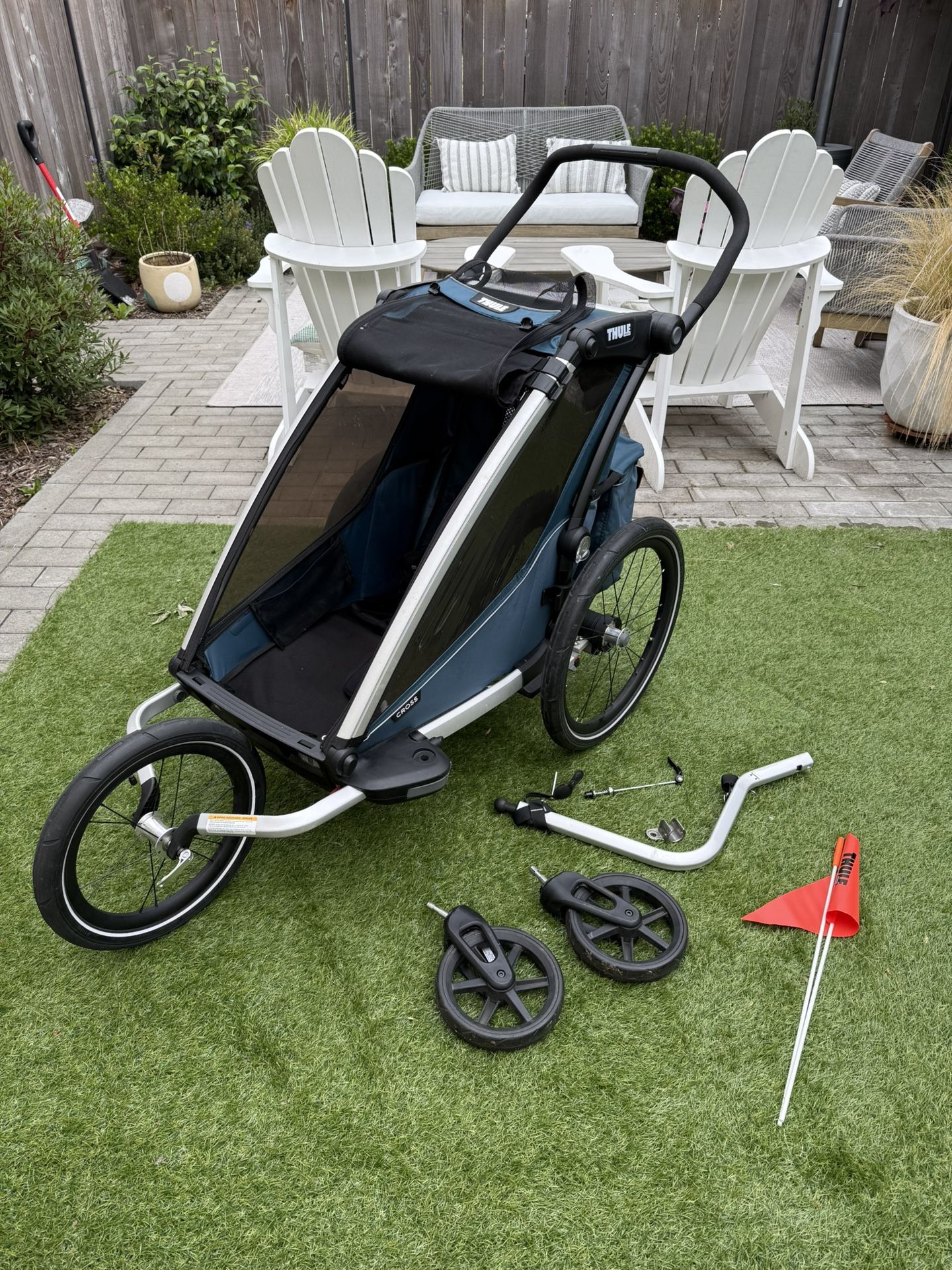 Thule Chariot Cross Single Bike Trailer / Stroller
