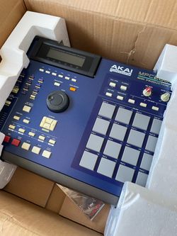Akai MPC 2000XL, 8 channel, 32mb RAM, CF drive