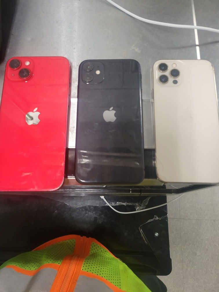 3 IPhones