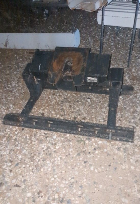 Fifth Wheel Towing Hitch