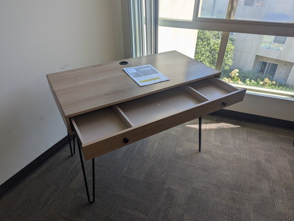 RealSpace Callay Desk