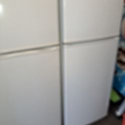 STUDIO SIZE REFRIGERATORS 11.5CF CAP.