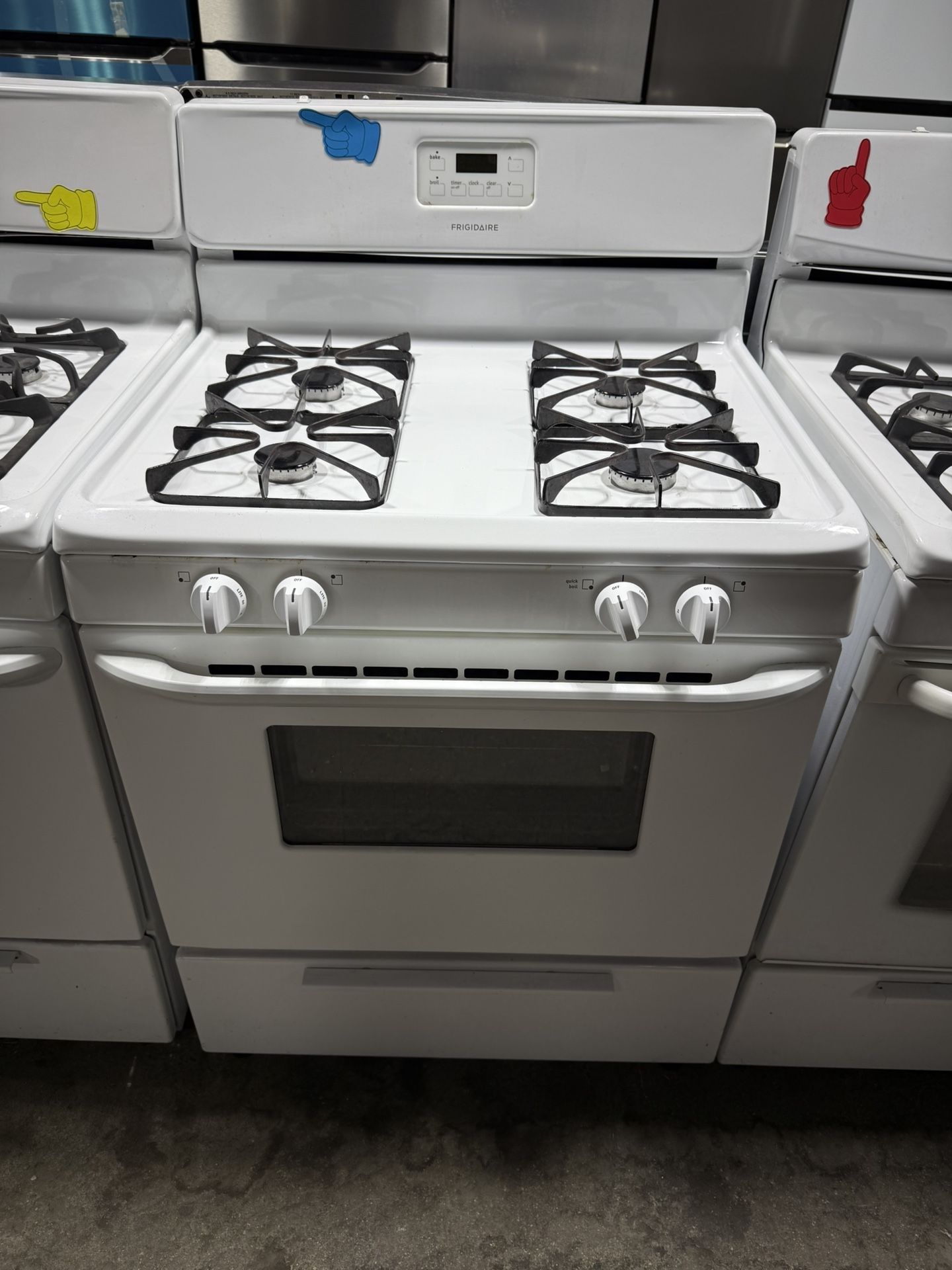 Frigidaire white 4 burner range stove