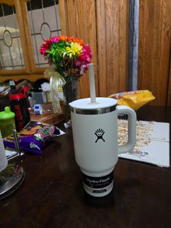 White Hydro Flask 32 ounces, new