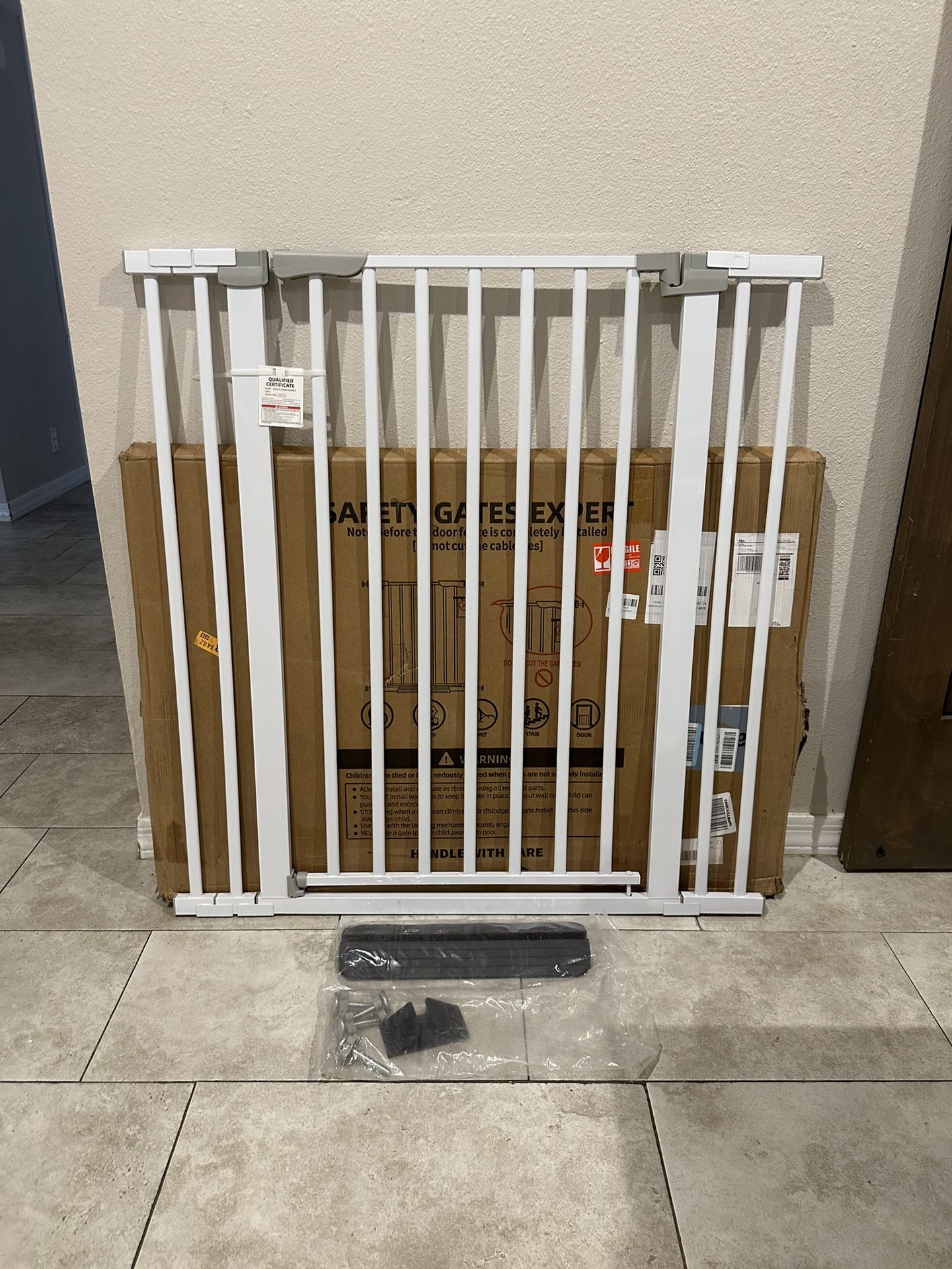 Extra Tall Pet Gate / Baby Gate - Fits Openings 29.92” - 43.71”