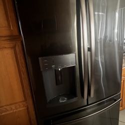 Refrigerator 