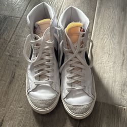 Men’s White Nike Blazers. Great Condition. Size 10