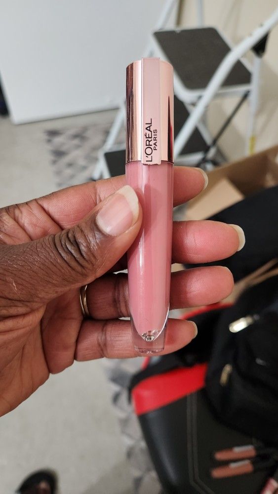 NEW L'Oreal Paris Glow Paradise Hydrating Tinted Lip Balm-in-Gloss with Pomegranate Extract & Hyaluronic Acid, Ultra-Gentle, Non-Sticky Formula, Bliss