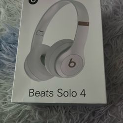 Beats Solo 4 pink