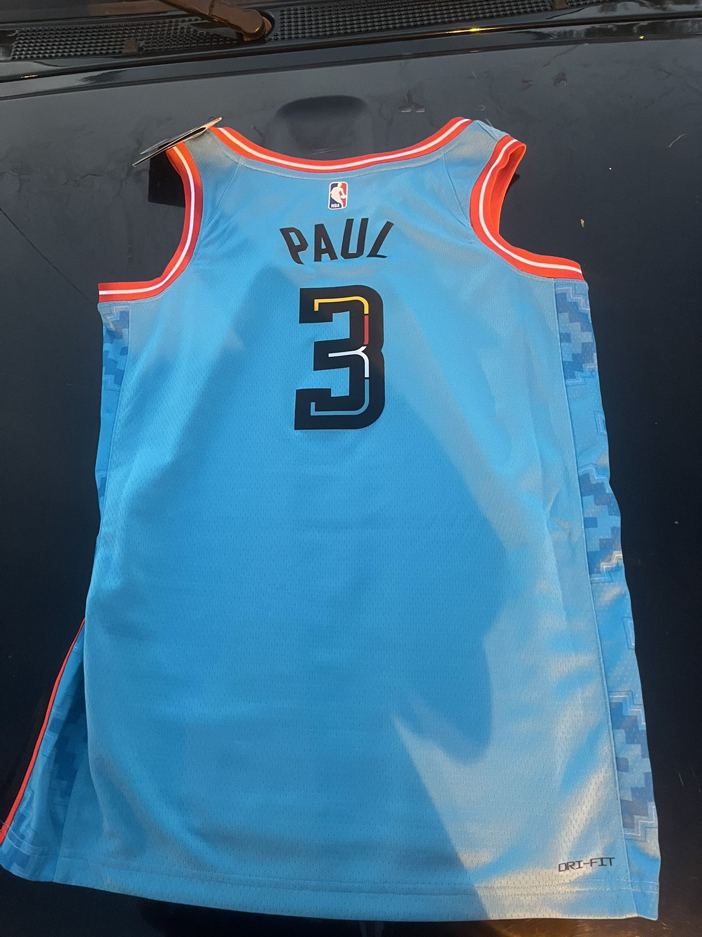 Chris Paul Los Angeles Clippers Jersey Blue Red And White Size L But Fits  Loose Not Fitted for Sale in Pompano Beach, FL - OfferUp