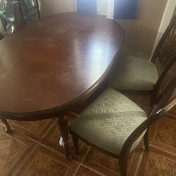 Dining Table w/4 Chairs