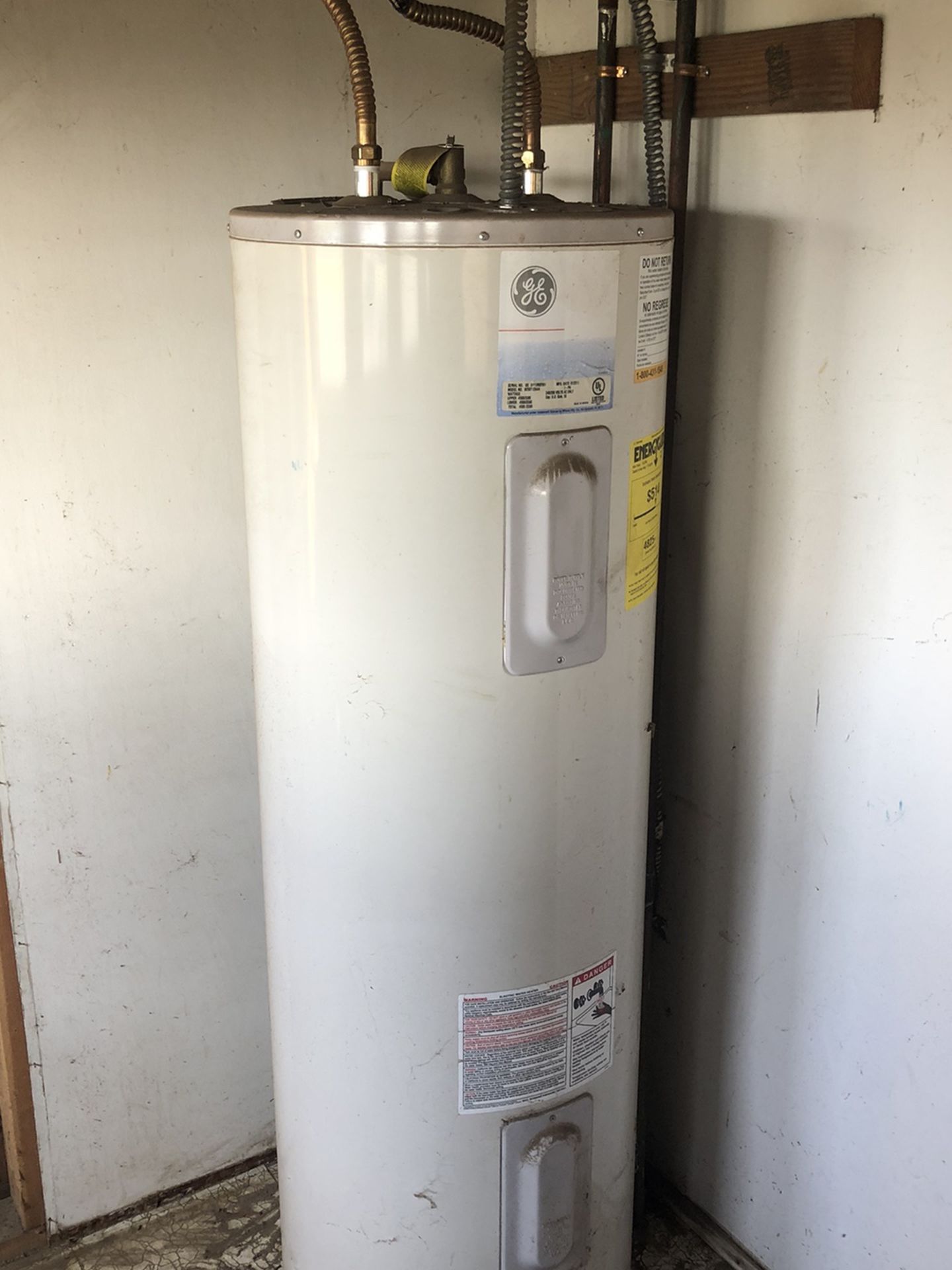 Free Electric hot water heater, Working- Copper Hookups Not Included