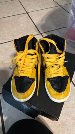 Little kids, Nike shoes