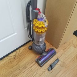 NEW cond DYSON DC50  BALL VACUUM WITH ATTACHMENTS  , AMAZING POWER SUCTION.  ,  WORKS EXCELLENT  , IN THE BOX 