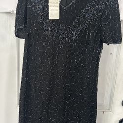 New Women’s Black Sequins  Short Sleeve V Neck Dress 100% silk 100% polyester  Size 1XL