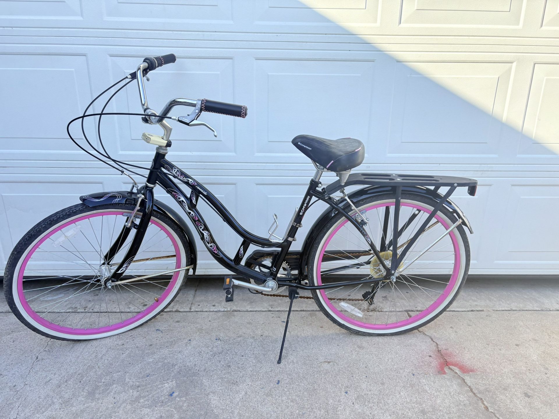 Schwinn Riverside Women’s Cruiser Bike Bicycles – 7 Speed, Pink & Black