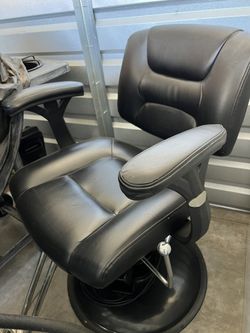 Beauty Salon Chair $60 OBO 
