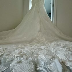 Beautiful Brand New Designer Wedding Dress/ Veil