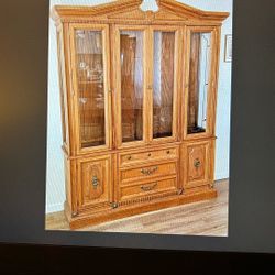 China Cabinet/Hutch/Curio Cabinet