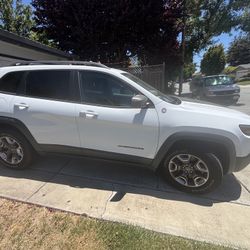 2019 Jeep Cherokee Trailhawk – 4x4 – Clean Title