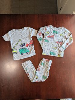 Boys Construction Builder Theme Pajamas Size 5 - Everett, WA