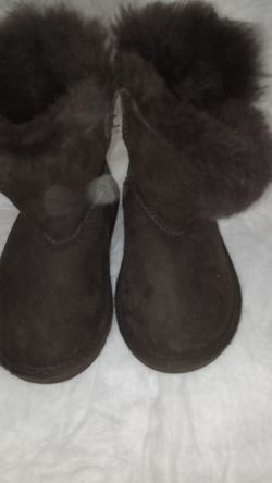 Ugg boots, kids size 7, 70$