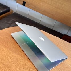 Apple MacBook Pro with 15” Retina Display quad core intel i7 processor 16GB RAM 256GB FLASH STORAGE SSD $375 