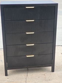 DRESSER