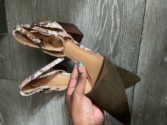 Pointed toe shoes