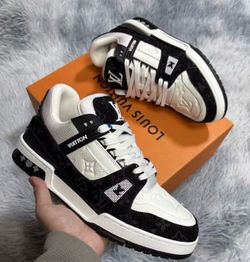 ALL SIZES/ Brand New Louis Vuitton LV Trainers Black & White