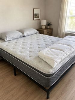 🚚 CLEARING OUT NEW King Mattresses – 20 Models on Display! 🌟 Brand New & In Plastic – Take Home Today for Just $39 down! 💥Also, Queen, Full, Twin 
