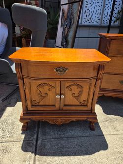 Lexington nightstand from the Victorian Sampler collection