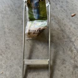 Water Filter Stand 