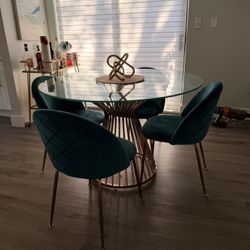 Dinning table With Chairs