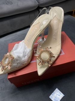 Shoes size 7