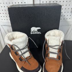 New in box size 7.5 Sorel Women's Explorer Ii Carnival Snow Boot