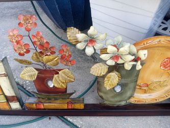 Nice colorful 2 metal decor hangings,  good condition.  Could be used inside or out