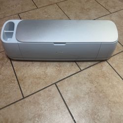 Used Cricut Maker 3 + Essentials Bundle