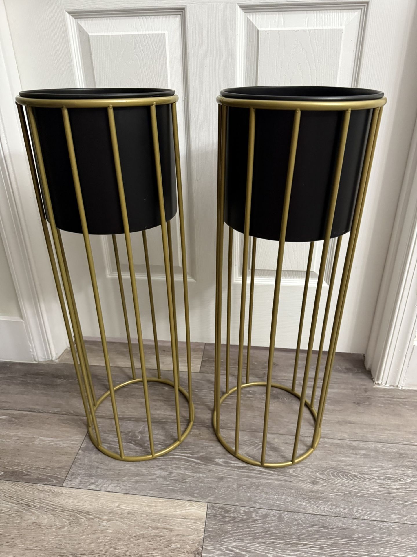 Pretty Home Decoration Planter Set Of 2! Brand New