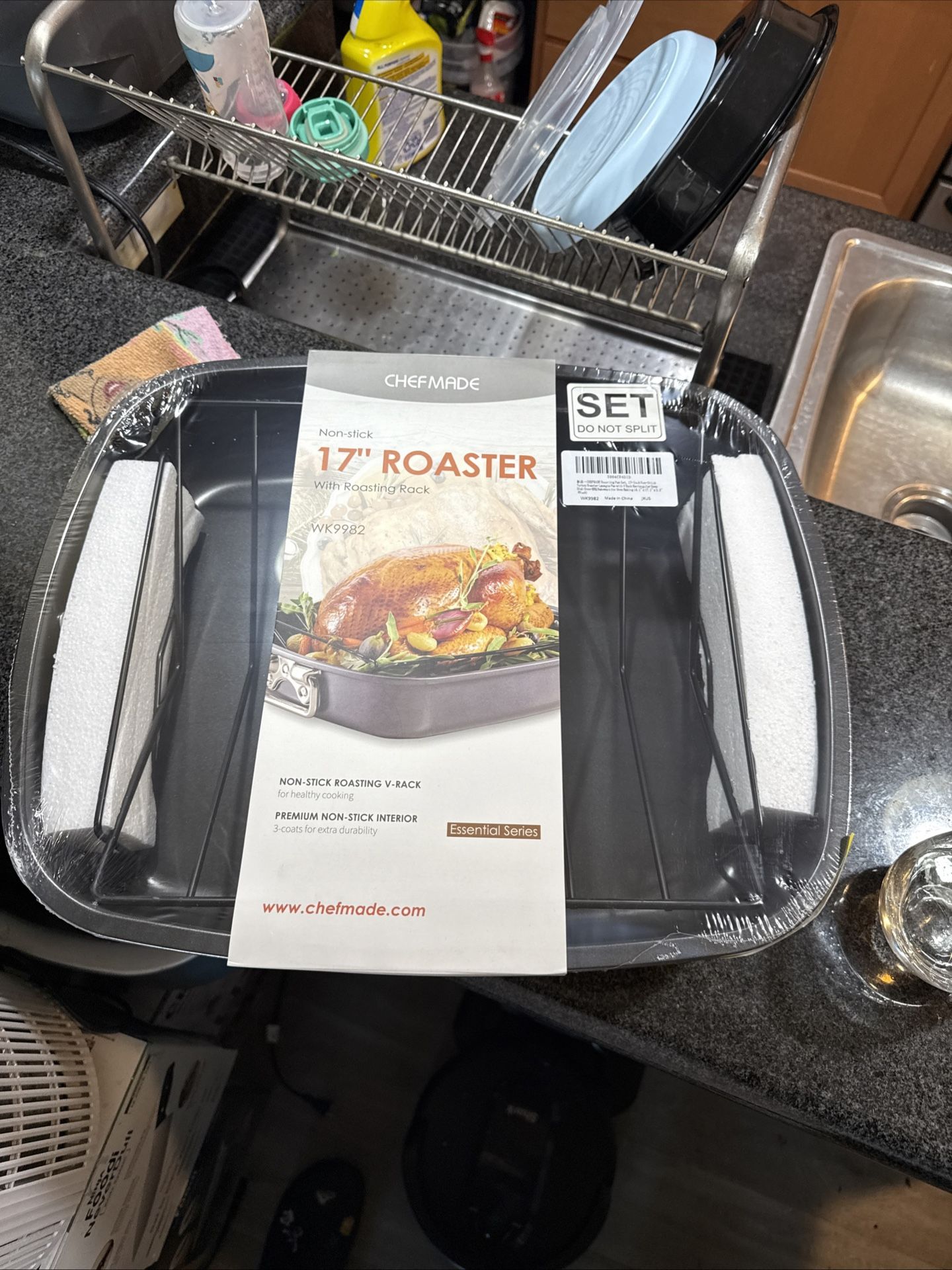 CHEFMADE Turkey Roasting Pan with V Rack, 17 Inch Deep Roasting Pan, Deep Las
