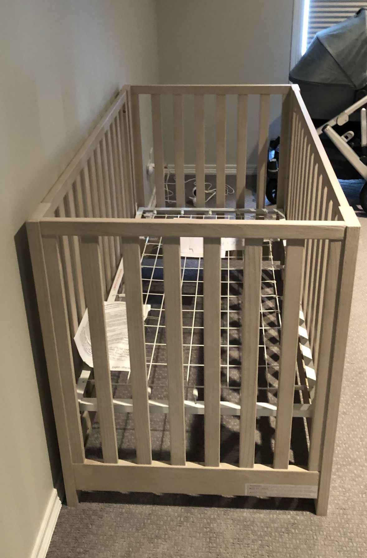 Pottery Barn Crib , Excellent Condition - Comes With Mattress (infant/toddler)