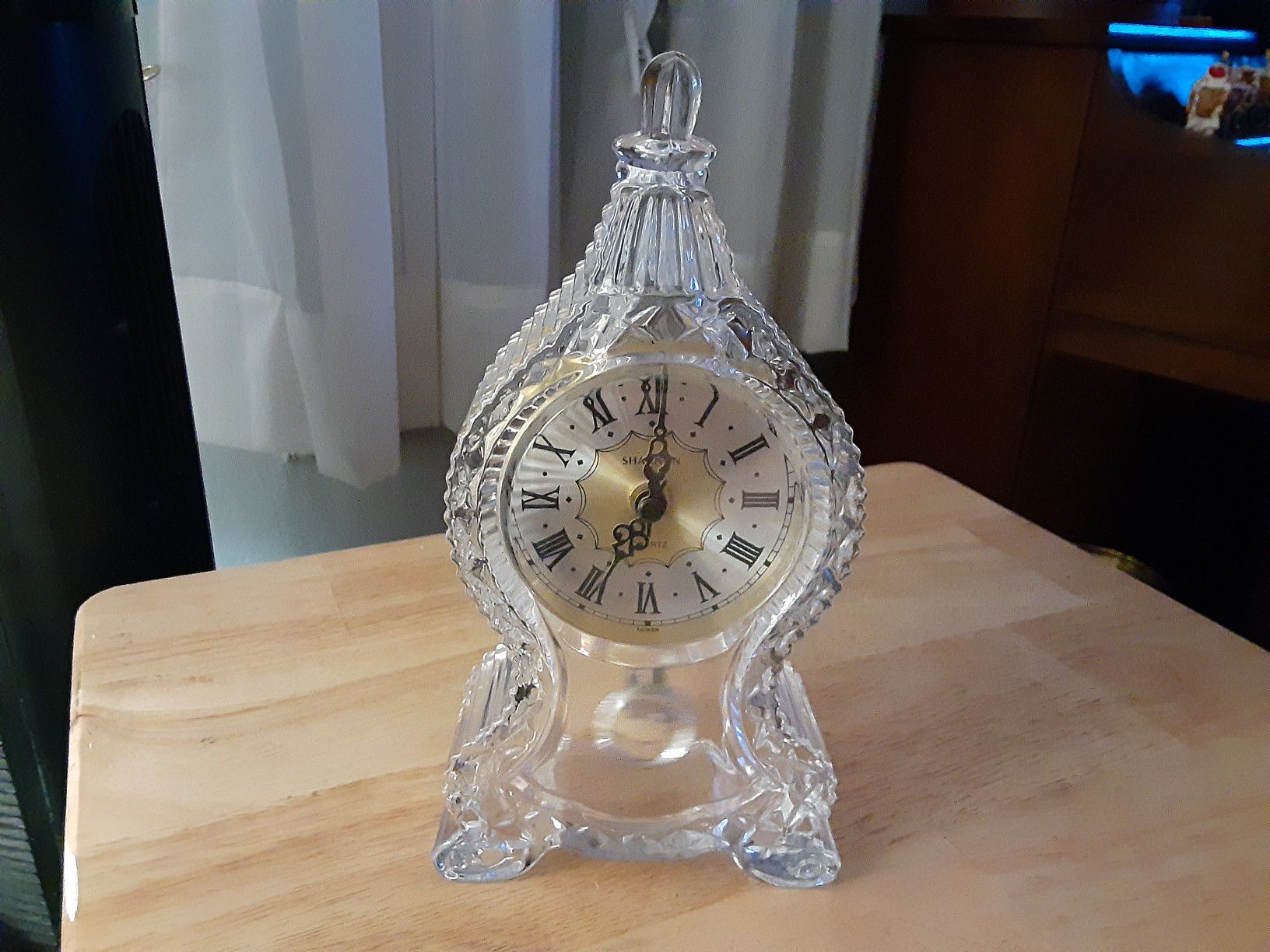GORGEOUS LOOKING Crystal Glass CLOCK with The Pendulum That WORKS