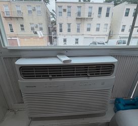Frigidaire Window Air Conditioner 8000 BTU with Remote