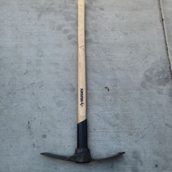 Husky 2.5 lb pick mattock Wood Handle