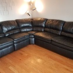 free couch looks at the PICTURES!!!!