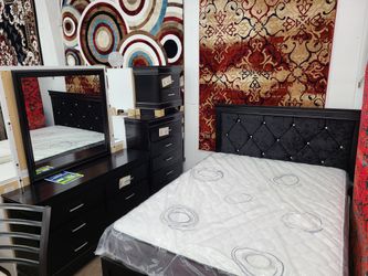 New in box queen size 5pc bedroom set 
