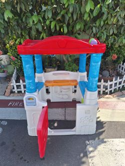 Outdoor Kids Play house $30