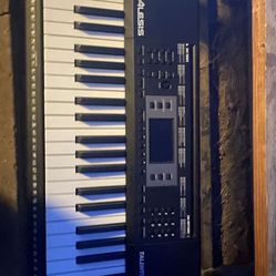 piano keyboard