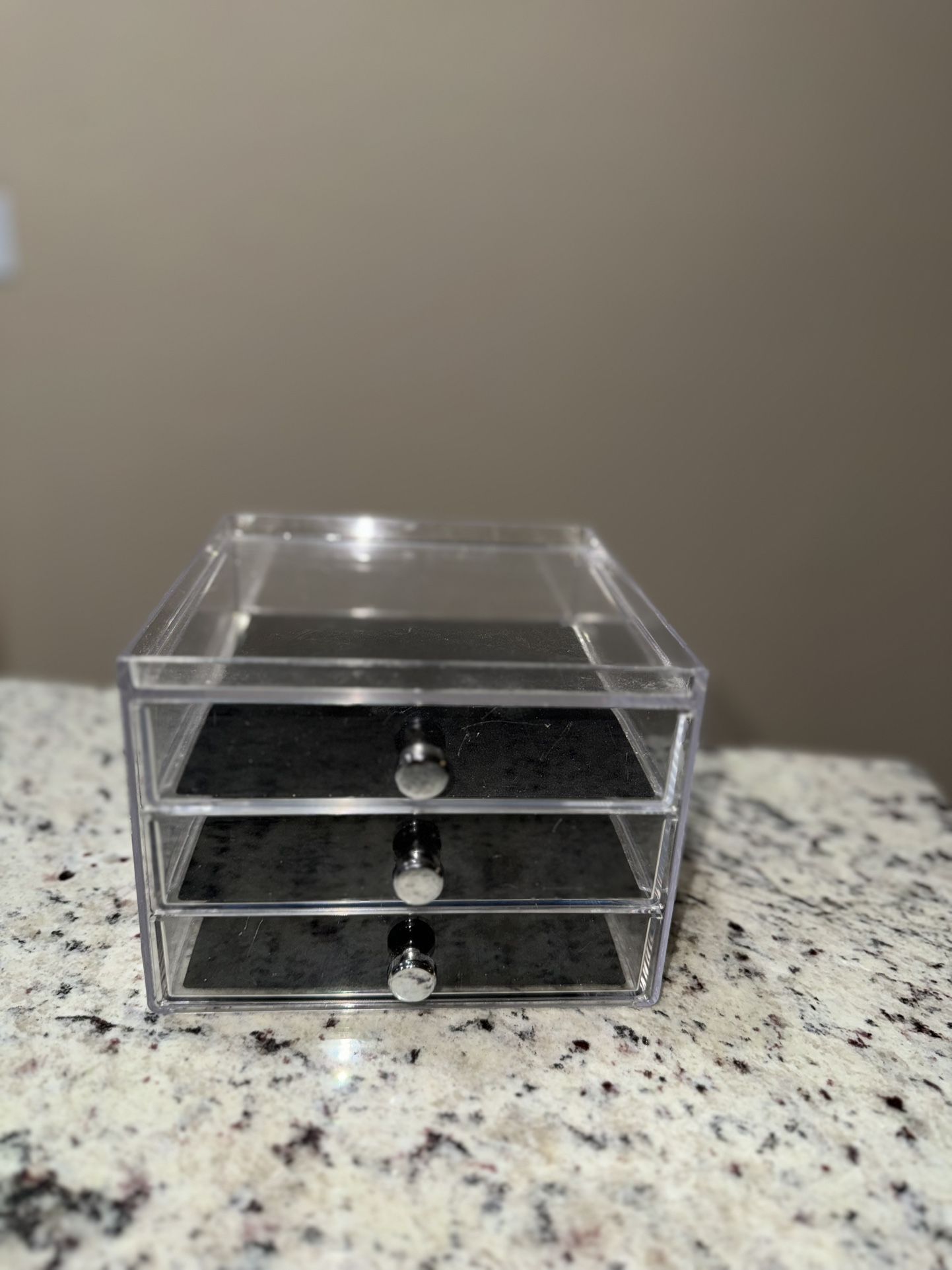 Small Plastic Organizer/Jewelry Organizer
